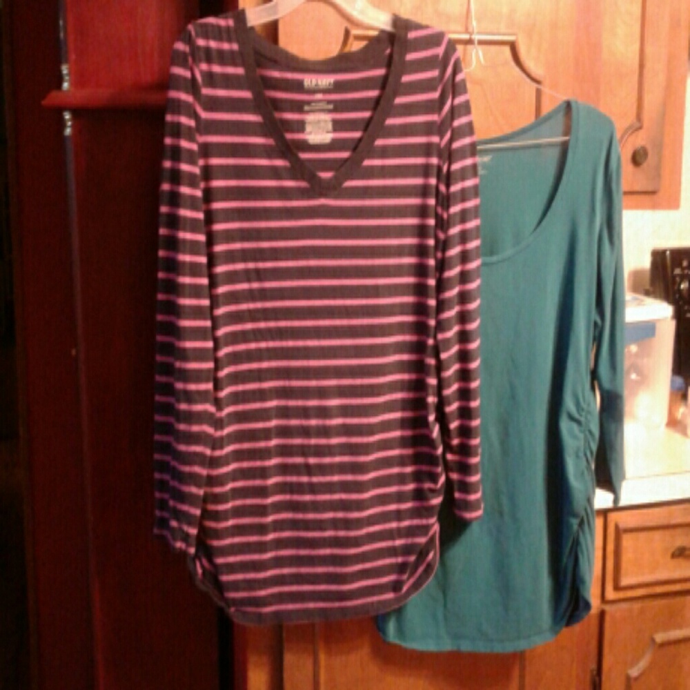Bundle of 2 maternity tops